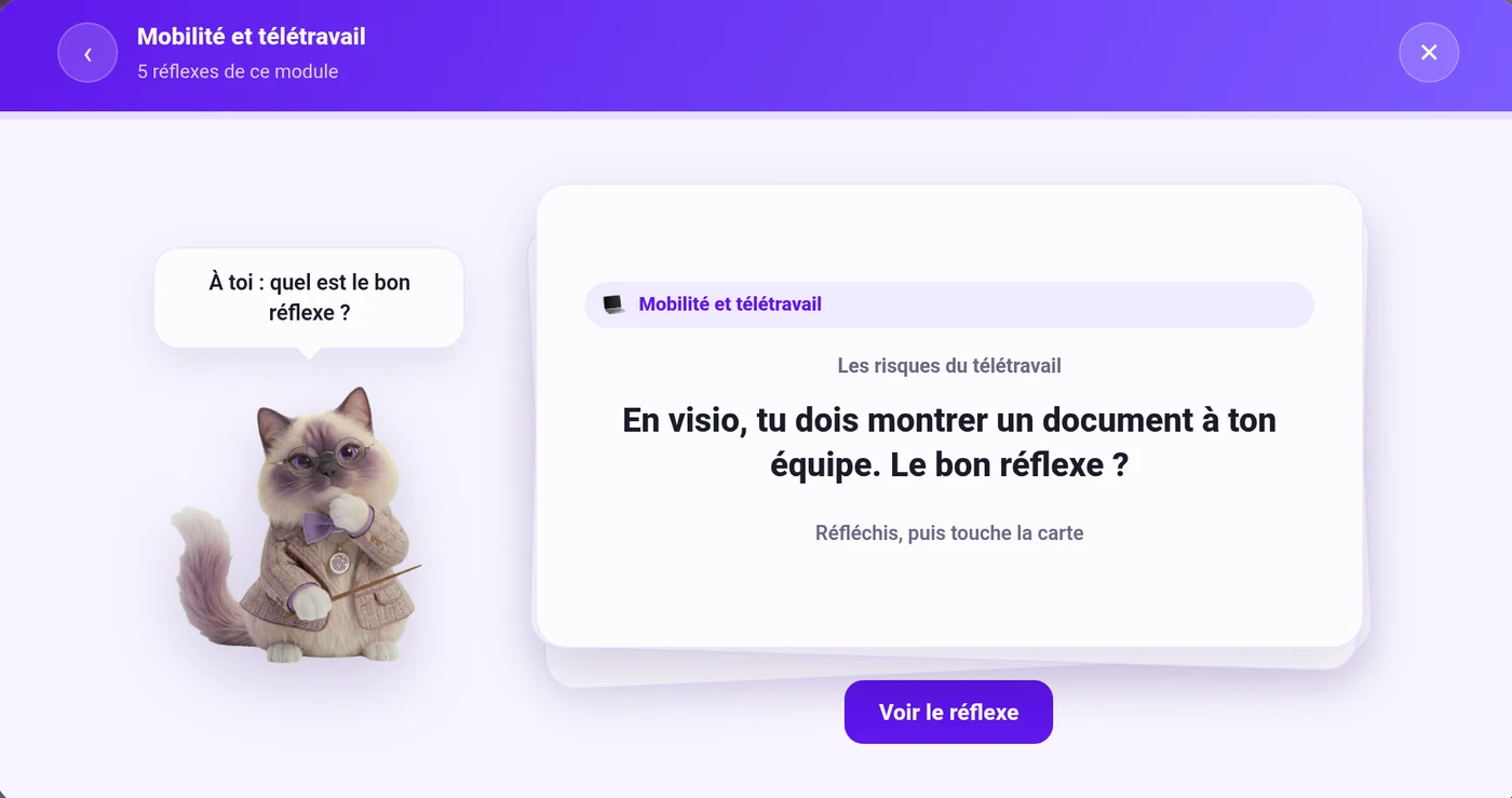Carte de révision Roomy Academy, la question de la notion au recto, pendant que Roomy attend que l’apprenant se souvienne.